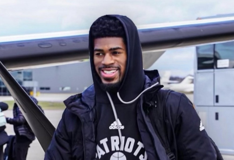 全球总决赛直播-媒体人:贝利首秀难言理想 刚来一切都陌生 多打几场才能全面了解