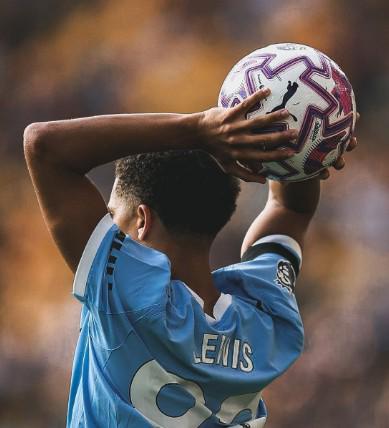 世界赛官网-邮报：刘易斯上周说不想离队，与维亚纳会面48小时内谈妥续约