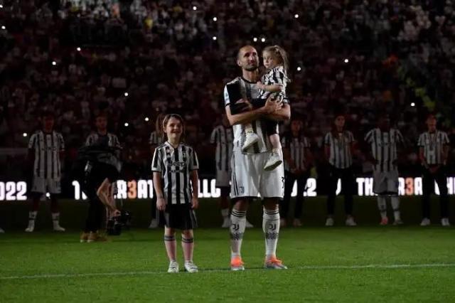 【早报】如此英超怎能不爱？如此米兰如何不哭？